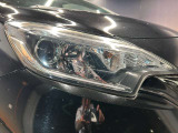 【LEDヘッドランプ】ハロゲンヘッドランプの約2倍の光量でより明るく遠くを照らし、夜間走行時の視認性を高める。さらに長寿命や、省電力も魅力。