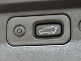 【パワーバックドア】スマートキーや運転席のボタンを押すだけでリアゲートが自動で開閉します!荷物を持っている時や、高い位置にあるバックドアを閉める際に便利な機能です♪