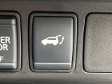 【パワーバックドア】スマートキーや運転席のボタンを押すだけでリアゲートが自動で開閉します!荷物を持っている時や、高い位置にあるバックドアを閉める際に便利な機能です♪