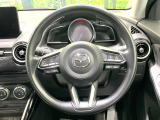 インテリアに合わせたデザインのステアリングは、運転される方のことも考え、運転しやすい形状、大きさです。是非一度、実際に触ってお確かめください。