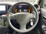 インテリアに合わせたデザインのステアリングは、運転される方のことも考え、運転しやすい形状、大きさです。是非一度、実際に触ってお確かめください。
