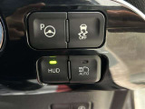 ヘッドアップディスプレイ付き。 少ない視線移動で情報を確認できるので、運転の疲労軽減に繋がりますよ♪