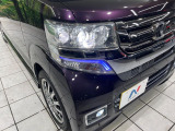 【HIDヘッドライト】非常に明るく前方を照らしてくれるので、悪天候や夜間の走行時も視界良好で安心してお乗りいただけます。