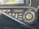 【オートエアコン】一度お好みの温度に設定すれば、車内の温度を検知し風量や温度を自動で調整。暑い&hellip;寒い&hellip;と何度もスイッチ操作をする必要はありません。快適な車内空間には必須の機能ですね♪