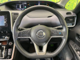 【ステアリングスイッチ】運転中、前方から目線をそらすことなく、オーディオ等の操作が可能な便利機能!安心&快適なドライブを演出してくれます♪