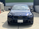 【BMWの伝統】BMWの特徴的な&ldquo;キドニーグリル&rdquo;は、80年以上続く伝統の形でございます。変わらないこだわりのデザインが、プレミアムブランド&ldquo;BMW&rdquo;を創り出します。