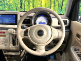 インテリアに合わせたデザインのステアリングは、運転される方のことも考え、運転しやすい形状、大きさです。是非一度、実際に触ってお確かめください。