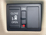 【パワースライドドア】スマートキーや運転席のスイッチでスライドドアの開閉が可能♪電動だから力を入れてドアを開ける必要が無く、小さいお子様でも、重い荷物を持っている時もラクに開け閉めできます♪