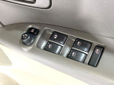 【電動格納ミラー】サイドミラーは電動格納式となっており、狭い駐車場でもキズがつくリスクを抑えられます。