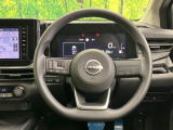 インテリアに合わせたデザインのステアリングは、運転される方のことも考え、運転しやすい形状、大きさです。是非一度、実際に触ってお確かめください。