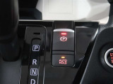 電動パーキングブレーキを搭載。スイッチ操作でパーキングブレーキを作動・解除することが可能ですので、操作の力が不要ですよ♪