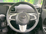 インテリアに合わせたデザインのステアリングは、運転される方のことも考え、運転しやすい形状、大きさです。是非一度、実際に触ってお確かめください。