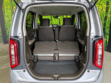 後席を格納すると、これだけの広さが!シーンに合わせたシートアレンジで、大きな荷物も積むことが出来ます♪