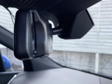 【ルームミラー一体型ETC】BMWといえばルームミラー一体型のETC。ドライバーから差し込めるかたちになっておりますので、差し忘れの際も慌てずにご利用いただけます。
