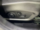 自動車保険について。正規ディーラーだけの特別なブランド保険に加入いただけます。基本補償に加え5つの項目をカバーする「プレミアムプラス」と、長期契約による安定した保険料で、さらなる安心と満足を提供します
