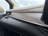 内装色はワイマラナーです。車内が明るくなります。
