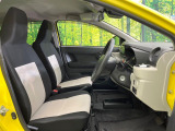 運転席シート廻りは使用感も少なく、良好な状態となっています。前オーナー様が丁寧に使っていたことがよくわかりますね。