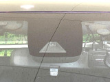 【プリクラッシュセーフティ】前方の車両等を検知し、衝突しそうな時は警報で注意を促し、ブレーキを踏む力をサポート。ブレーキを踏めなかった場合は衝突被害軽減ブレーキが作動、衝突回避をサポートします。