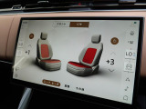 リアシート左右ともに、三段階で強弱の調節が可能なシートヒーター機能を装備!冬場には欠かすことのできないポイントの高い装備ではないでしょうか♪快適なドライブをお楽しみください。