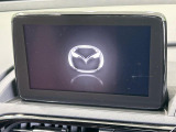 【マツダコネクトナビ】車内の雰囲気にマッチした一体型タイプのナビ。各種車輌設定やBluetooth再生等、様々な機能が楽しめます。直感的なダイヤル操作が可能で、使い勝手も良好です。