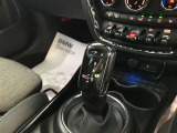 ミニ独特のゴーカートフィーリングと呼ばれる軽快なハンドリングはAT車、MT車のどちらでも楽しめます。