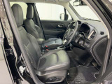 自動車保険について。正規ディーラーだけの特別なブランド保険に加入いただけます。基本補償に加え5つの項目をカバーする「プレミアムプラス」と、長期契約による安定した保険料で、さらなる安心と満足を提供します