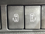 【両側パワースライドドア】スマートキーや運転席のスイッチで後席両側スライドドアの開閉が可能♪電動だから力を入れてドアを開ける必要が無く、小さなお子様でも簡単に開け閉めでき快適です♪