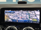 ●純正ナビ:一体感のあるナビは、高級感ある車内を演出してくれます。オーディオ機能も充実しておりますので、運転もより楽しめます♪