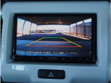 【バックカメラ】駐車が苦手な方でも安心してお乗りいただけます。リバース連動で画面が切り替わるのでとっても便利です。今や後方確認の必須アイテムですよね。