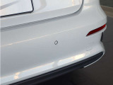 リヤは一番良く見られていると言われています。後続車からはこのように見られています。息を飲むような独特の重厚感のあるグラマラスなリヤデザイン。後ろからの強い視線を感じます。