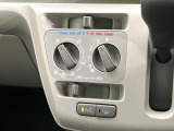 寒い冬も暑い夏も全席に快適な空調を届けてくれる、ダイヤル式エアコンを装備♪