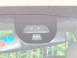 【シティブレーキアクティブシステム】低速走行中に前方の車両等を認識し、衝突しそうな時は警報とブレーキで衝突回避と被害軽減をアシスト。より安全にドライブをお楽しみいただけます。