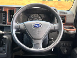 インテリアに合わせたデザインのステアリングは、運転される方のことも考え、運転しやすい形状、大きさです。是非一度、実際に触ってお確かめください。
