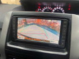 【バックカメラ】運転席から画面上で安全確認ができます。駐車が苦手な方にもオススメな便利機能です。