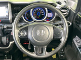 【純正革巻きステアリング】上質な革を使用することで、手にしっかり馴染みとても運転しやすいハンドルです♪