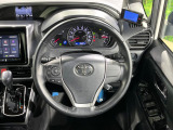 【純正革巻きステアリング】上質な革を使用することで、手にしっかり馴染みとても運転しやすいハンドルです♪