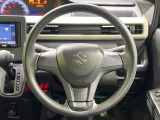 インテリアに合わせたデザインのステアリングは、運転される方のことも考え、運転しやすい形状、大きさです。是非一度、実際に触ってお確かめください。