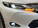 【LEDヘッドライト】悪天候や夜間走行時も良好な視界を確保し安心して運転できる高輝度LEDヘッドライトを装備!点灯速度が早く、消費電力も抑えられています。