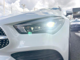 ●LEDヘッドライト:夜間走行時も良好な視界を確保し安心して運転できる高輝度LEDヘッドライトを装備!点灯速度が早く、消費電力も抑えられています。