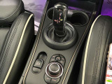 ミニ独特のゴーカートフィーリングと呼ばれる軽快なハンドリングはAT車、MT車のどちらでも楽しめます。
