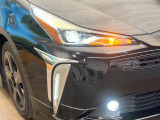 【LEDヘッドライト】悪天候や夜間走行時も良好な視界を確保し安心して運転できる高輝度LEDヘッドライトを装備!点灯速度が早く、消費電力も抑えられています。