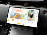 【3Dサラウンドカメラ】は狭い場所でも安心して駐車できるようにサポート。タッチスクリーンの表示と音で障害物との距離を確認できます。前後左右が確認できるので安心です。