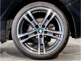 【BMWアロイホイル】軽量かつ強度に拘ったアロイホイル。走行性能ポテンシャルを引き出す設計。車の足元を引き締めてくれる大きなポイントはアロイホイルです。