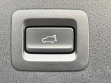 【パワーバックドア】スマートキーや運転席のボタンを押すだけでリアゲートが自動で開閉します!荷物を持っている時や、高い位置にあるバックドアを閉める際に便利な機能です♪