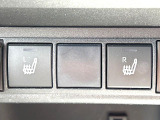 【シートヒーター】寒い日に重宝するシートヒーター!エアコンより早く温まってくれるので寒がりの人も安心ですね♪エアコンの温風は乾燥するから苦手、という方にもをおすすめです。