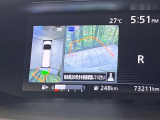 【アラウンドビューモニター】専用のカメラにより、上から見下ろしたような視点で360度クルマの周囲を確認することができます☆死角部分も確認しやすく、狭い場所での切り返しや駐車もスムーズに行えます。