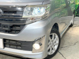【LEDヘッドライト】悪天候や夜間走行時も良好な視界を確保し安心して運転できる高輝度LEDヘッドライトを装備!点灯速度が早く、消費電力も抑えられています。