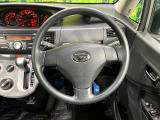 インテリアに合わせたデザインのステアリングは、運転される方のことも考え、運転しやすい形状、大きさです。是非一度、実際に触ってお確かめください。