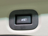 【パワーバックドア】スマートキーや運転席のボタンを押すだけでリアゲートが自動で開閉します!荷物を持っている時や、高い位置にあるバックドアを閉める際に便利な機能です♪
