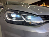 ・まるでガラス細工のようなヘッドライトのデザインです。車種によってデザインが様々ですので是非1度見比べてみてください。